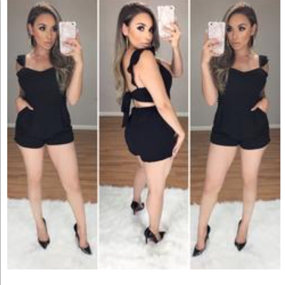 Super cute black romper with pockets size L